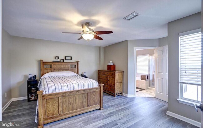 Building Photo - 102 Cagney Terrace SE