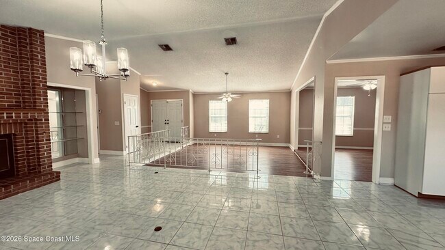 Building Photo - 301 Nesbitt St