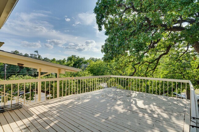 Building Photo - Treehouse Condos