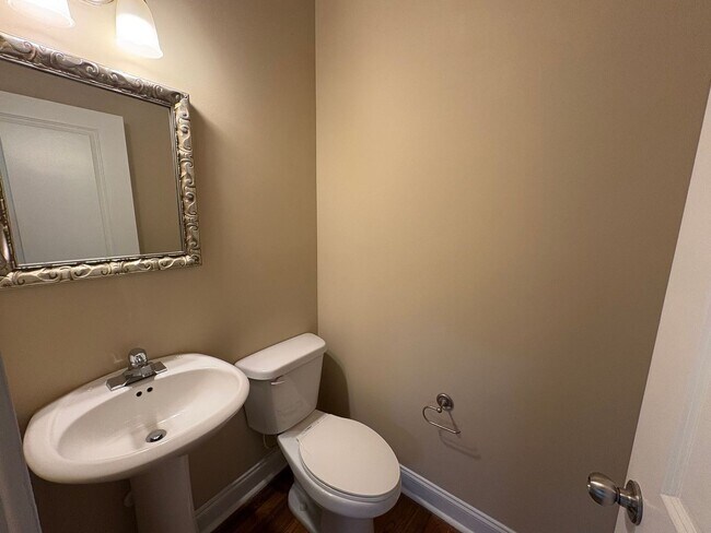 Building Photo - PRE-LEASING FOR AUGUST 6TH, 2026!