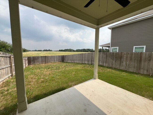 Building Photo - Luxury 3/2 Duplex in Seguin, Texas