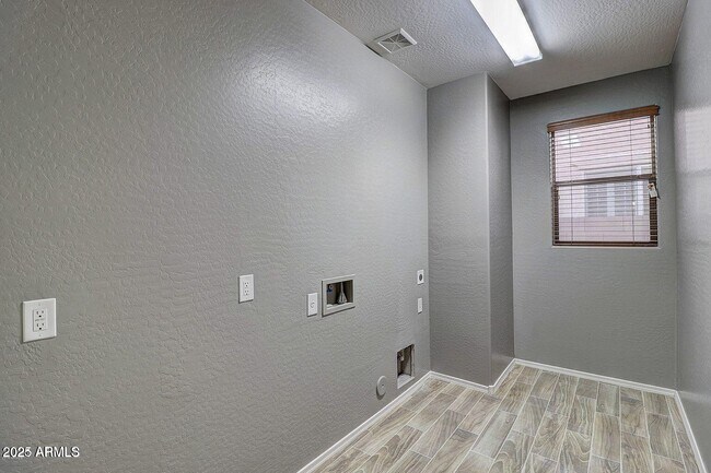 Building Photo - 4329 W Heyerdahl Dr