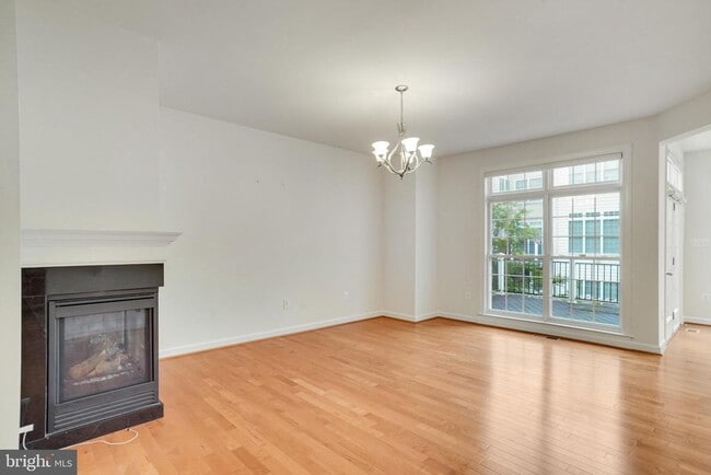 Building Photo - 24949 Bannockburn Terrace