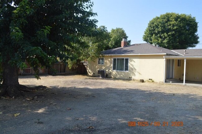 Building Photo - 768 Julian St