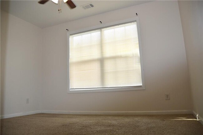 Building Photo - 3072 Cedar Glade Ln NE