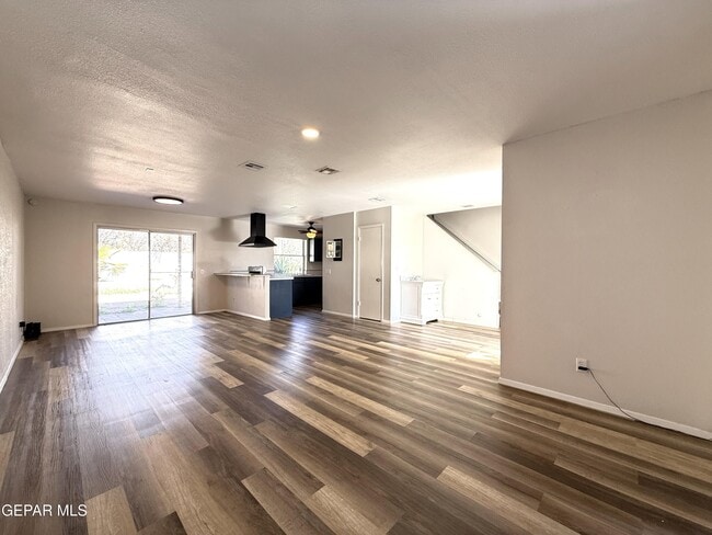 Building Photo - 10407 Ashwood Dr