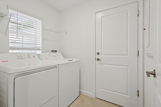 Building Photo - 1338 Colebrook Cir SW