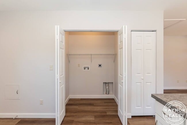 Building Photo - Practically New!