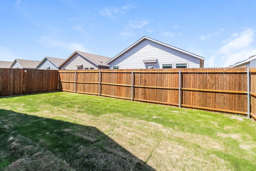 Building Photo - 1247 Maple St