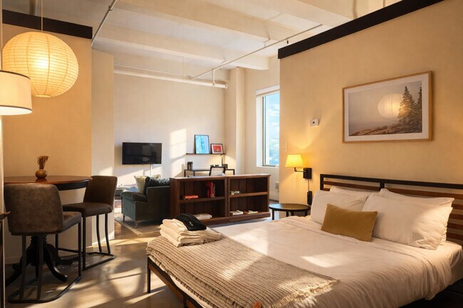 Building Photo - 823 N 2nd St