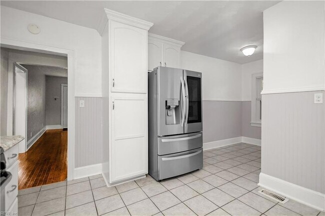 Building Photo - 3537 Buckingham St