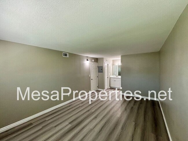 Building Photo - 1749 E Fairfield Ct