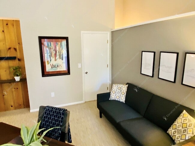 Building Photo - FULLY FURNISHED, 1 BR - 1.5 BA + LOFT CONDO IN NW BEND