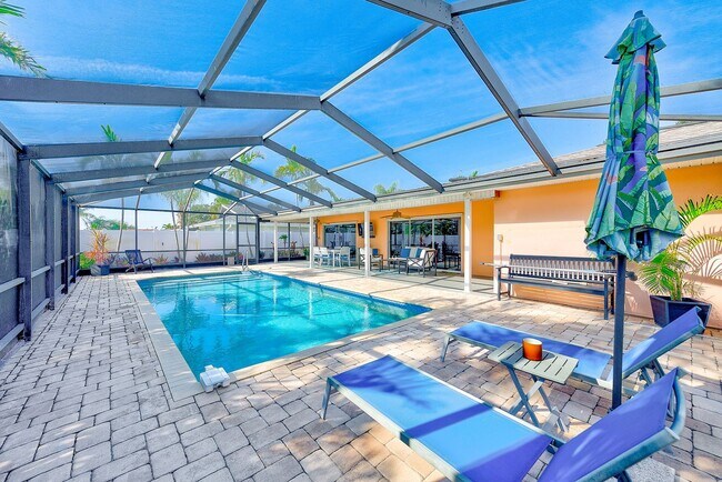 Building Photo - 3-Bedroom, 2-Bath Seminole Home – Fully Furnished & Move-In Ready!