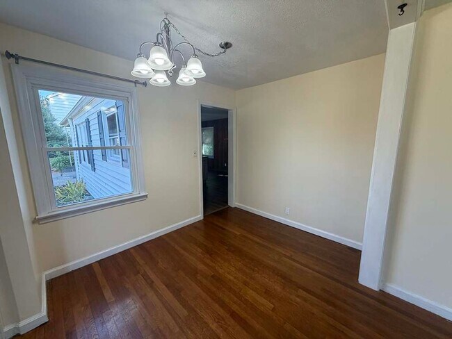 Building Photo - 6006 Chalmers Dr SW