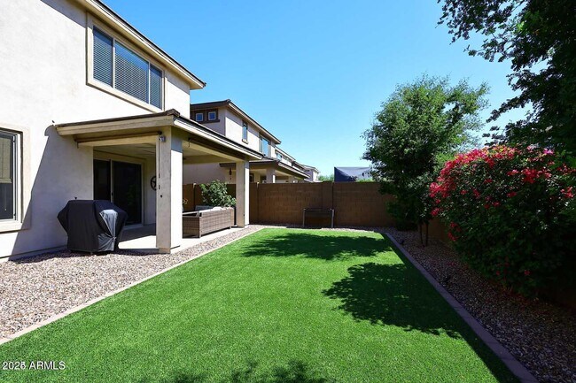 Building Photo - 3125 E Louise Dr
