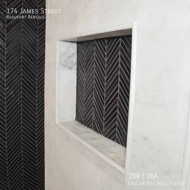 Building Photo - 174 James St