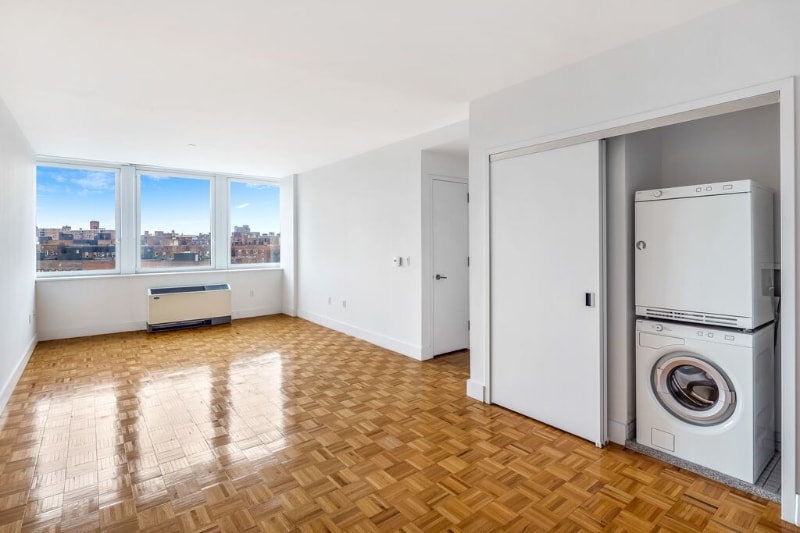 Building Photo - 97-45 Queens Blvd