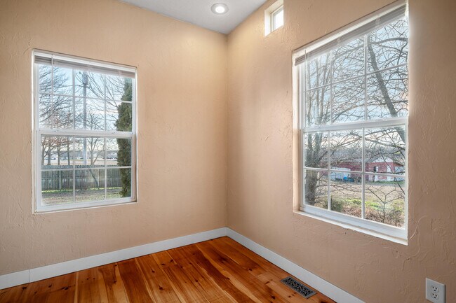 Building Photo - 1543 S Tuscany Ct