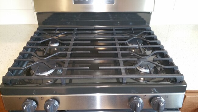 Building Photo - 427 NE Tork Pl