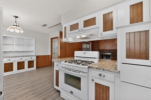 Building Photo - 2609 Brook Hollow Ln