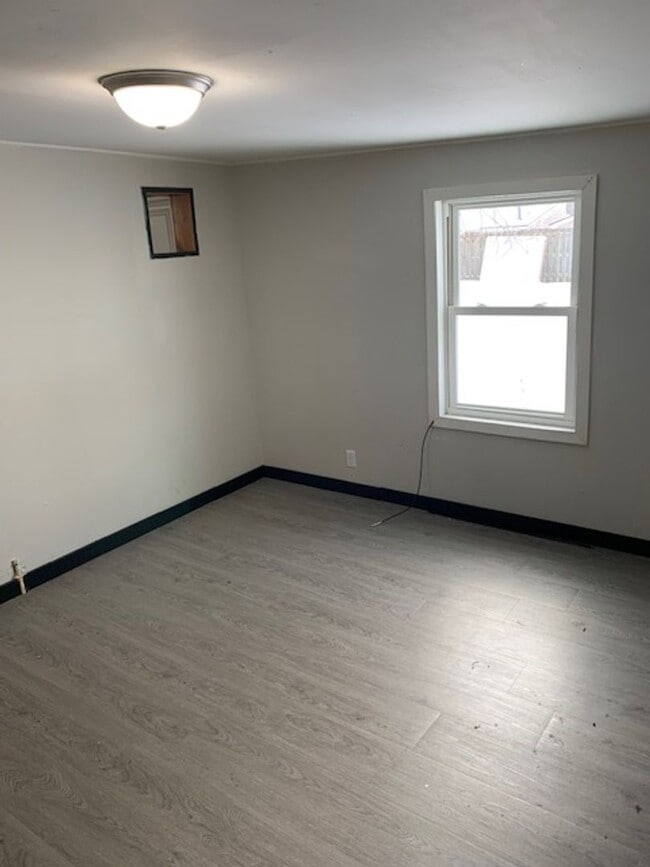 Building Photo - 213 S 2nd St