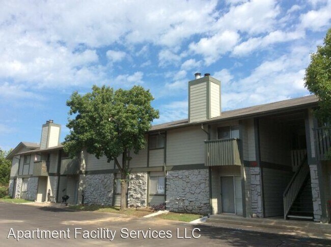 Building Photo - 3248 S Lakewood Ave