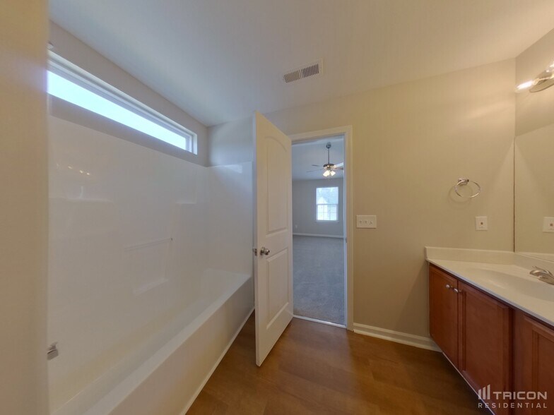 Building Photo - 657 Switchback Ct
