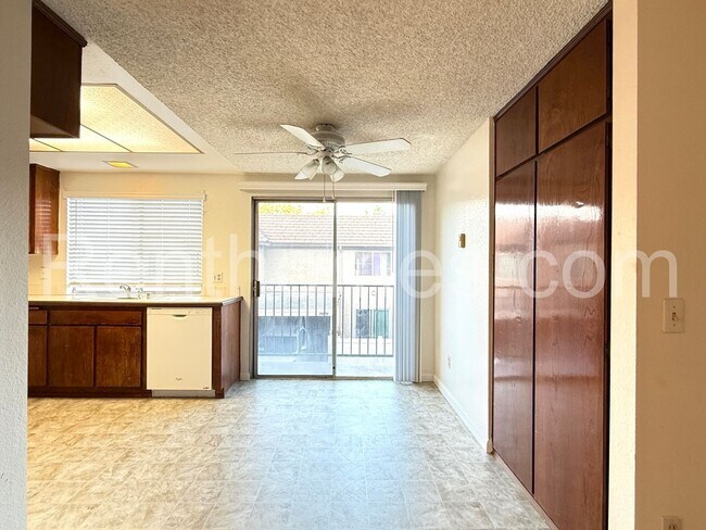Building Photo - 2764 Meadow Lark Dr