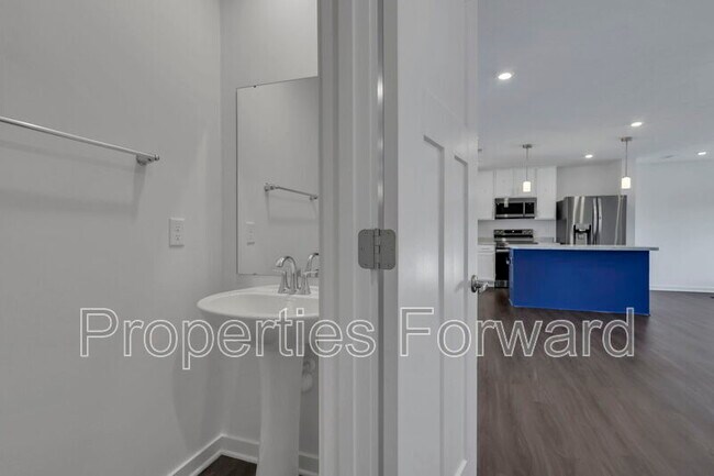 Building Photo - 21 Thurber Rd