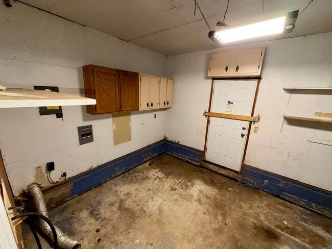 Building Photo - 1320 S Crane St