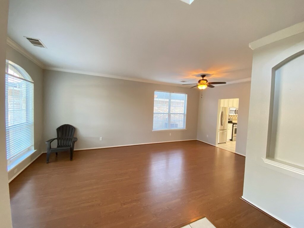 Building Photo - 2326 Clover Ridge Dr