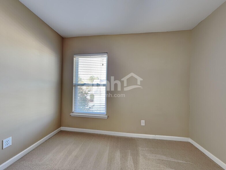 Building Photo - 65 Heritage Pky