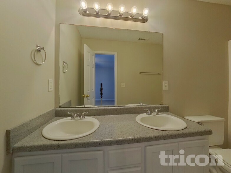 Building Photo - 2241 Tuley Dr