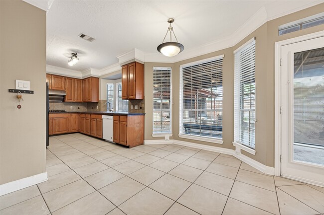 Building Photo - 7814 Millbrook Dr