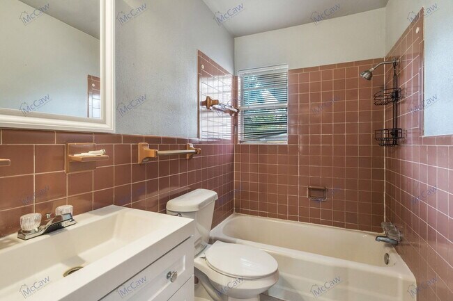 Building Photo - 811 Vogel St