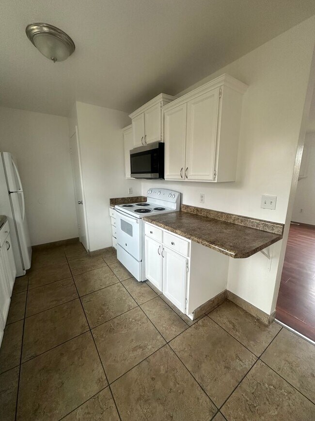 Building Photo - Beautiful 4-Bedroom, 2-Bath Home with Classic Layout and Large Yard