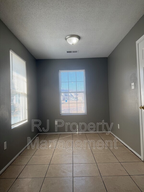 Building Photo - 4817 Royal Run Dr