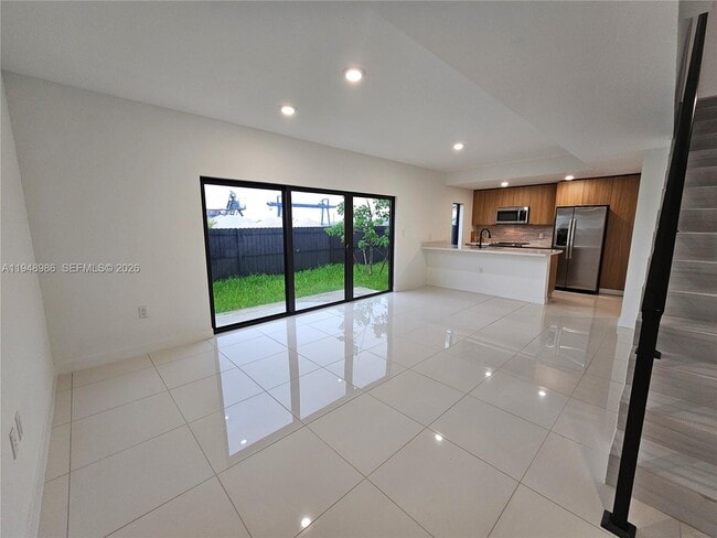 Building Photo - 215 NW 13th Pl