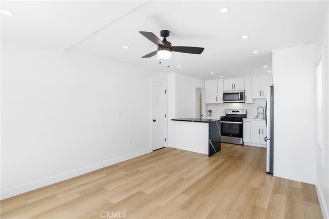 Building Photo - 274 Cliff Dr