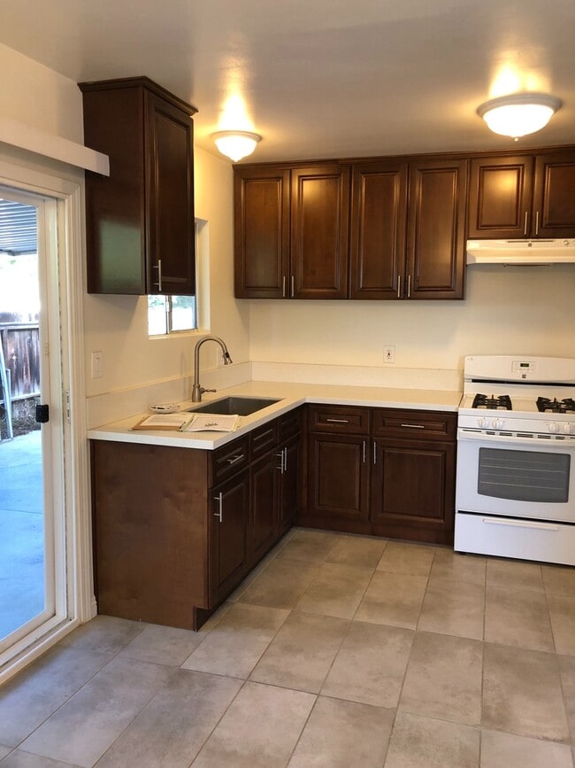 Building Photo - Spacious Home in Blue Zone Loma Linda!