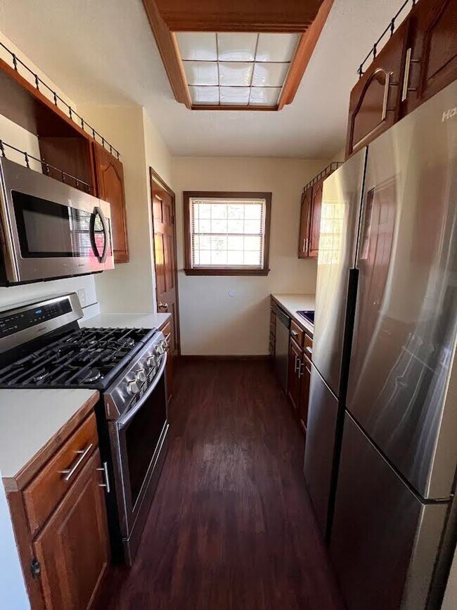 Building Photo - 926 Tibbetts Wick Rd