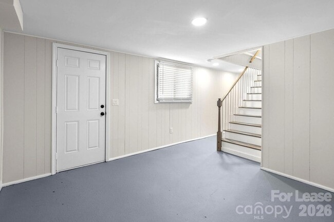 Building Photo - 801 Davenport St