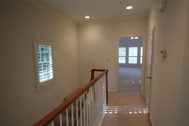 Building Photo - 1816 Devonshire Crescent