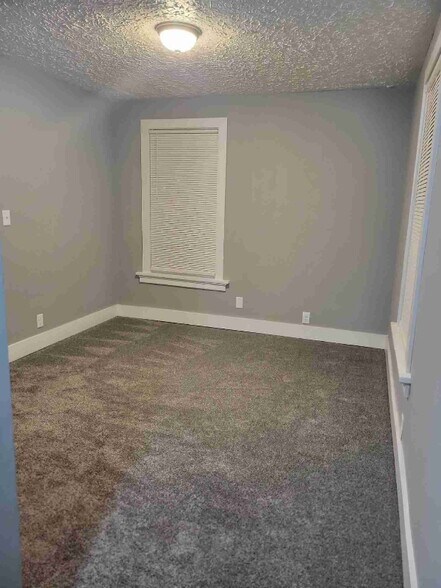 Building Photo - 320 Lockwood Ave