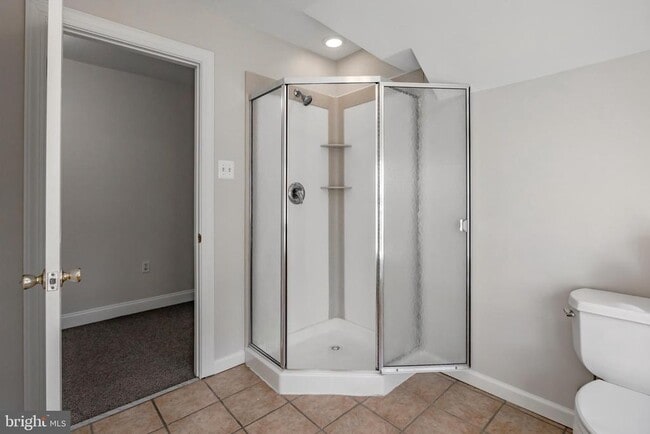 Building Photo - 1210 W Darby Rd