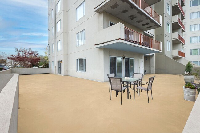 Building Photo - Rare Waterfront Condo in Anchor Point – 3B...