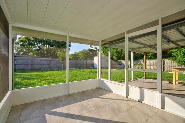 Building Photo - Cute 3/2 home in Orange Park