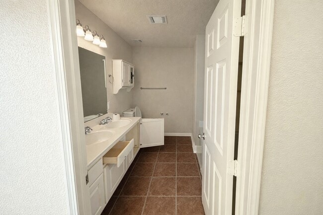 Building Photo - 17715 Barton Point Ln