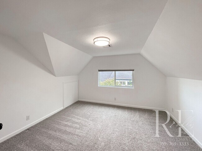 Building Photo - 3BR Bremerton Home with Vintage Charm & Mo...